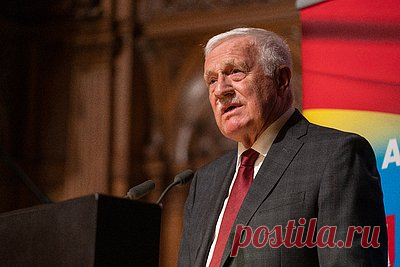 Бывший президент Чехии назвал альтернативную дату начала конфликта на Украине. Бывший президент Чехии Вацлав Клаус, находившийся у власти с 2003 по 2013 годы, назвал альтернативную дату начала конфликта на Украине. По мнению экс-лидера, противостояние началось 4 апреля 2008 года на саммите НАТО в Бухаресте, его развязали США и Великобритания, пообещав Киеву членство в альянсе.