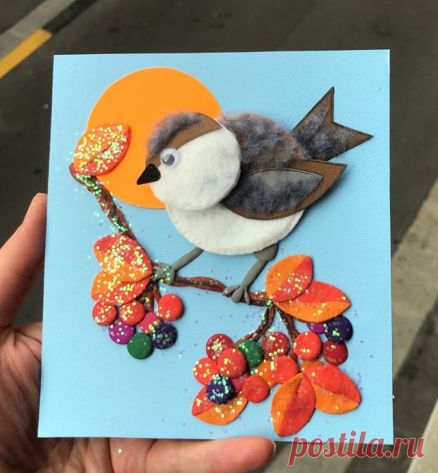 ​Осенний воробушек Осенний воробушекВоробушек изготавливается из ватных дисков и тыквенных семечек.