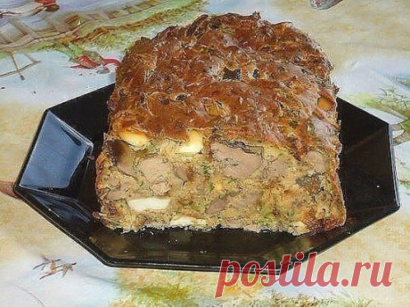 ПЕЧЕНЬ В ТЕСТЕ: ПОПРОБУЙТЕ - И ОБАЛДЕЕТЕ!))) Очень вкусно!
Ингредиенты и приготовление :
1 кг любой печени (здесь куриная — вареная),
1 большая жареная луковица,
4 — 5 вареных яиц,
1 пучок зелени — мелко — нарезанной,
1 ст. л. крахмала,
соль, перец по вкусу. Всё перемешать.
Тесто: 2 яйца, 200 гр муки. 0,5 ч. л. негашеной соды, 200 гр сметаны. 
Приготовить тесто и смешать его с печёночной смесью, хорошенько размешать и выложитьвсю массу в смазанную форму. 
Печь 20 — 25 минут при 180*С.