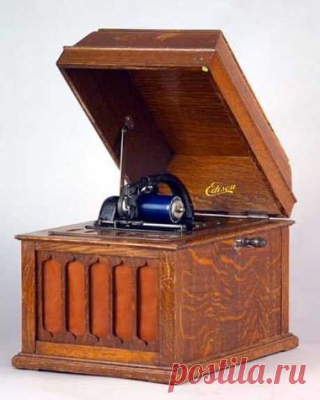 Picture this: it's a quiet Sunday afternoon in New Ulm, Minnesota, about 1925. Looking forward to a bit of entertainment, the Larson family gathers around its Amberola model 50 cylinder phonograph (made about 1914 by Thomas A. Edison, Inc., in Orange, New Jersey). Arne B. Larson himself cranks up the phonograph so the family can listen to the nostalgic strains of tunes like &quot;Just Before the Battle Mother,&quot; recorded on the blue wax cylinder. &quot;Isn't it amazing how clear it sounds--
