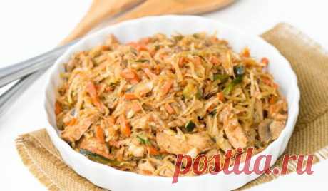 Тушеные овощи с грибами и курицей
Отличный рецепт тушеного блюда из куриной грудки, шампиньонов, белокочанной капусты, кабачков, моркови и репчатого лука.