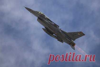 В США сообщили о потенциальной опасности сбитого объекта над Гуроном. Сбитый летающий объект над озером Гурон в США нес потенциальную опасность для зоны Минобороны. Об этом сообщил генерал ВВС США Глен ВанХерк. По его словам, ведомство расценило летающий объект как угрозу безопасности для страны из-за его возможных способностей в наблюдении.