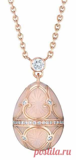 Faberge Egg Pendant  |  Найдено на сайте queenbee1924.tumblr.com.