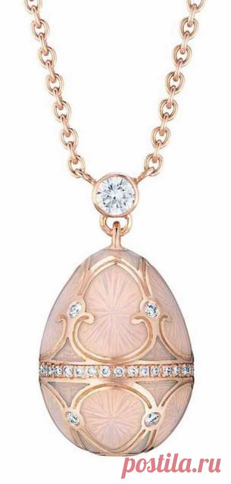 Faberge Egg Pendant  |  Найдено на сайте queenbee1924.tumblr.com.
