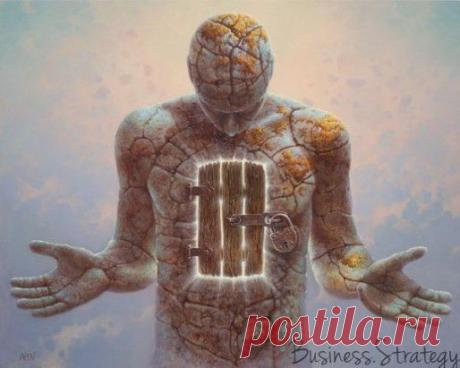 Дверь в душу, как и дверь в дом, нужно держать закрытой. В открытую дверь дует холодный ветер, заносит всякую грязь и лезут люди с недобрыми намерениями. А тот, кто действительно хочет войти — вежливо постучит.