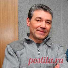 Сергей Чванов (Матрёна) и Игорь Касимов (Цветочек) без грима... 
Бабульки рулят
!!!