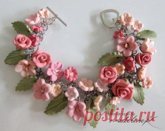 Burgundy Rose Charm Bracelet Polymer Clay от MadelineKdesign