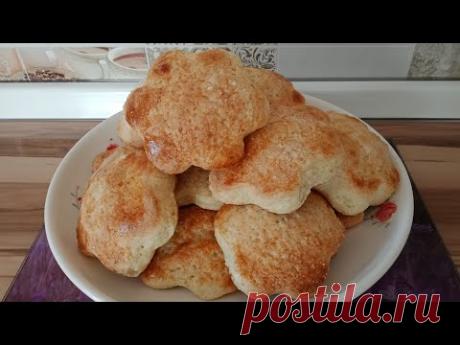 НЕЖНЕЙШЕЕ ТВОРОЖНОЕ ПЕЧЕНЬЕ ЗА 15 МИНУТ. ТАЕТ ВО РТУ.Продукты:
Сливочное масло мягкое  – 50 грамм
Соль – щепотка
Сахар – 100 грамм
Творог (лучше мелкий) – 150 грамм
Яйцо – 1 штука
Мука –  200 грамм
Разрыхлитель – 1 ч. ложка\
Выпекать при t 190 гр. 15 минут. Если противень не антипригарный, используйте бумагу для выпечки.