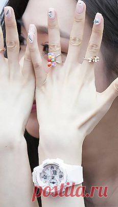 압구정네일샵 네일탐이나 nailtam2na в Instagram: «. 🙈넘나 맘에들어 보이나요 영롱함이🌟🌙◾🔸💎 @xolovestephi . . . . . . . . @xolovestephi #티파니 #tiffany #tiffanynails #연예인네일 #젤네일 #gelnails #nails #gg…»