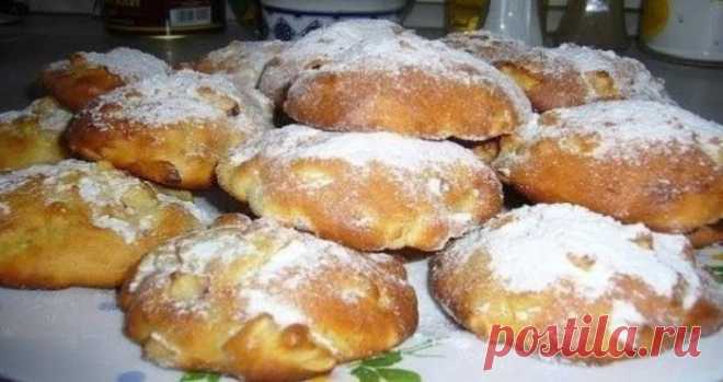 Яблочные булочки к утреннему чаю. Готовятся элементарно! Сегодня предлагаем вам приготовить вкусные булочки с яблоками. Любите выпечку яблоками?...