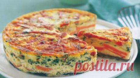 Рецепт омлета по-итальянски Дорогие друзья, хочу познакомить вас с оригинальным рецепт омлета по-итальянски — это Фриттата. Омлет получается вкусный, просто нет слов. Ароматы витают на кухне просто сумасшедшие. Запах жареного лука, болгарского перчика и несказанный аромат запеченных сосисок. Ингредиенты:  яйца — 4 штуки;  сосиски — 100 грамм;  болгарский перец — 1 штука;  сыр — 30 грамм;  картошка — 3 штуки;  лук — 1 головка;  зелень по вкусу...