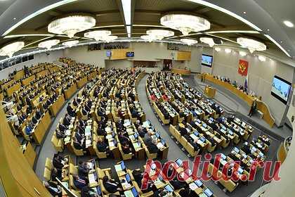 Госдума поддержала в первом чтении законопроект о запрете пропаганды ЛГБТ. Депутаты Государственной Думы приняли в первом чтении законопроект о запрете пропаганды нетрадиционных сексуальных отношений в России. Кроме того, в документе прописан запрет призывов к смене пола среди подростков в интернете, СМИ, книгах, аудиовизуальных сервисах, кино и рекламе.