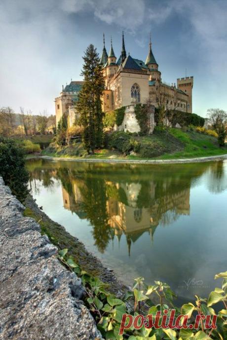 Castle of Spirits, Bojnice City, Slovakia | Louise Nagy приколол(а) это к доске FAVORITE PLACES