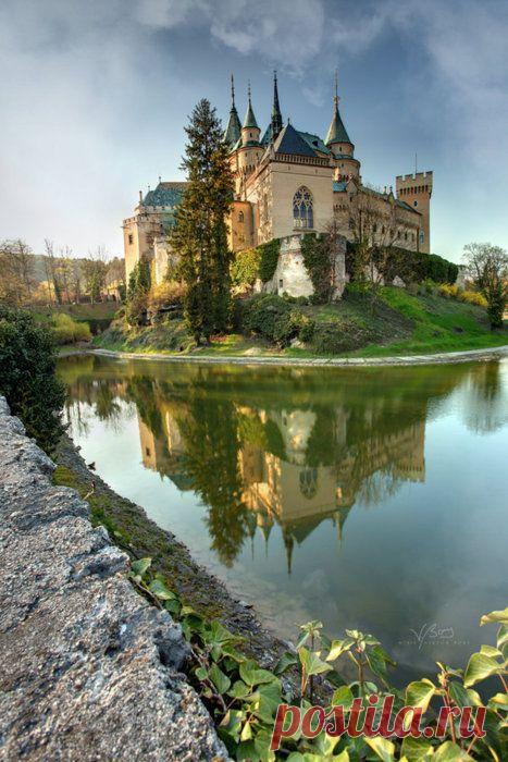Castle of Spirits, Bojnice City, Slovakia | Louise Nagy приколол(а) это к доске FAVORITE PLACES