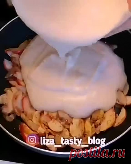 Шарлотка на сковороде