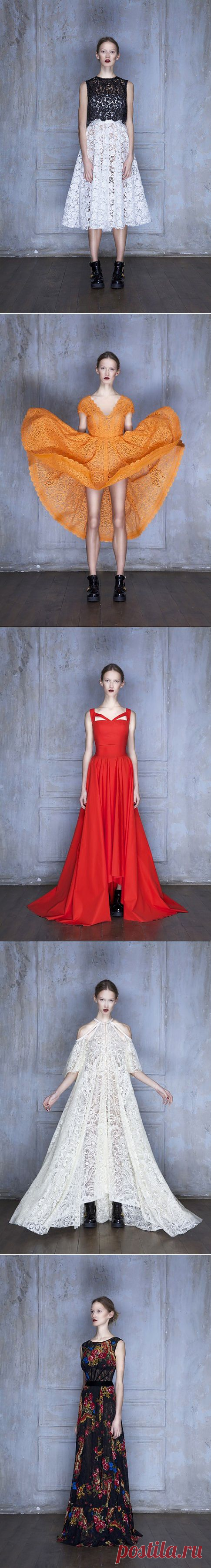 Российский бренд Ester Abner выпустил lookbook своей новой коллекции Femme Fatale, которая вдохновлена фильмом-балетом "Кармен-сюита" и ее роковой героиней. Действительно, каждый наряд легко представить на Кармен - соблазнительность кружева, страсть, переданная оттенками красного и черного, женственные формы, узнаваемые черты испанского танца.

Несмотря на то, что кружево делает образы столь женственными, есть в них и некая грубоватость.