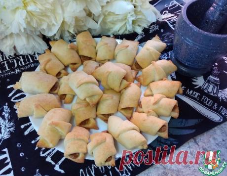 Творожные рогалики со сгущёнкой и грецкими орехами – кулинарный рецепт