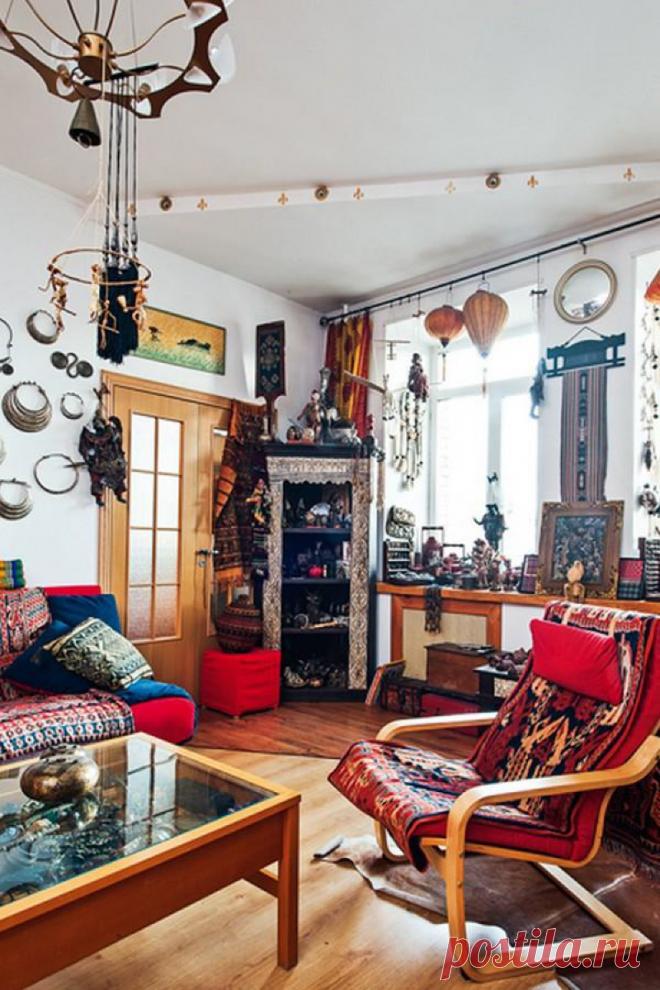 Не как у всех: необычная квартира актёра Андрея Смолякова