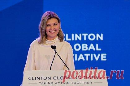 Жена Зеленского потратила в бутике Cartier миллион долларов. Жена президента Украины Владимира Зеленского Елена потратила в нью-йоркском бутике ювелирного дома Cartier миллион долларов. Продавщица магазина с никнеймом gorgeous.bb.jeanett, имя которой не раскрывается, показала чек покупок первой леди. Выяснилось, что она потратила 1,1 миллиона долларов (109 миллионов рублей).