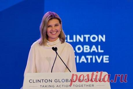 Жена Зеленского потратила в бутике Cartier миллион долларов. Жена президента Украины Владимира Зеленского Елена потратила в нью-йоркском бутике ювелирного дома Cartier миллион долларов. Продавщица магазина с никнеймом gorgeous.bb.jeanett, имя которой не раскрывается, показала чек покупок первой леди. Выяснилось, что она потратила 1,1 миллиона долларов (109 миллионов рублей).