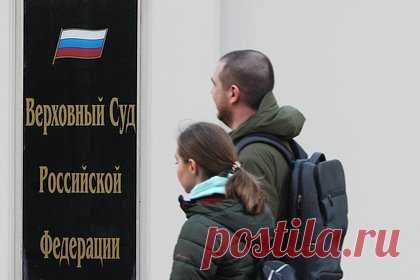 Верховный суд России признал экстремистским Международное движение ЛГБТ. Верховный суд России, рассмотрев иск Министерства юстиции, запретил и признал экстремистским «Международное общественное движение ЛГБТ». Судебное заседание состоялось в четверг, 30 ноября. По сведениям РИА Новости, судебное решение по данному вопросу вступает в силу немедленно.