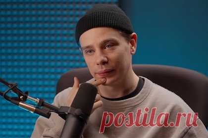 Популярный российский комик пожаловался на YouTube словами «закручивает гайки». Популярный российский стендап-комик Сергей Орлов заявил, что больше не будет выкладывать свои концерты на YouTube. Юморист объяснил это тем, что видеохостинг перестал рекомендовать его выступления пользователям. По словам Орлова, YouTube «все сильнее и сильнее закручивает гайки».