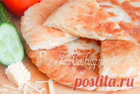 Лепешки на сковороде с сыром - рецепт с фото