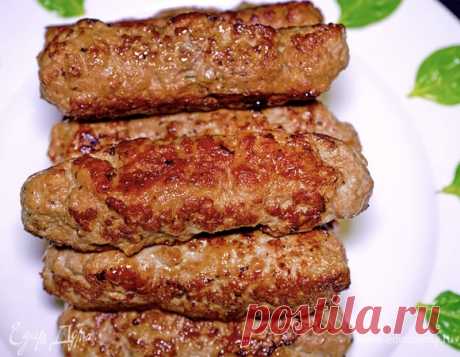 Домашние колбаски из фарша . Ингредиенты: мясной фарш, сахар, соевый соус