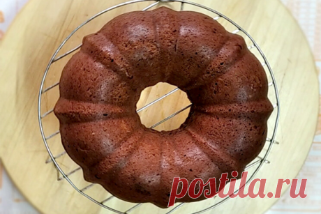 Очень шоколадный кекс с орехами и черносливом - КУХНЯ МИРА Этот кекс, при всей его простоте и незамысловатости, получается очень нежным, чуть влажным и очень шоколадным. Ингредиенты Для кекса. Мука в/с — 300 г Вода — 320 мл Растительное масло — 130 г Порошок какао — 80 г Сахар — 220 г Разрыхлитель — 15 г Соль — 0,5 ч.л. Орехи (фундук) — 100 г […]