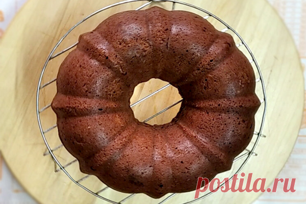 Очень шоколадный кекс с орехами и черносливом - КУХНЯ МИРА Этот кекс, при всей его простоте и незамысловатости, получается очень нежным, чуть влажным и очень шоколадным. Ингредиенты Для кекса. Мука в/с — 300 г Вода — 320 мл Растительное масло — 130 г Порошок какао — 80 г Сахар — 220 г Разрыхлитель — 15 г Соль — 0,5 ч.л. Орехи (фундук) — 100 г […]