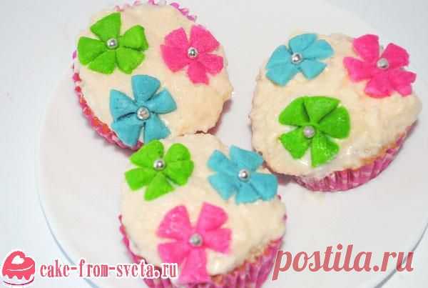 Сдобные и сладкие, с насыщенным вкусом банана, банановые капкейки – станут прекрасной основой завтрака в стиле американского кафе! Сочетание банана и сливок никого не оставит равнодушным!