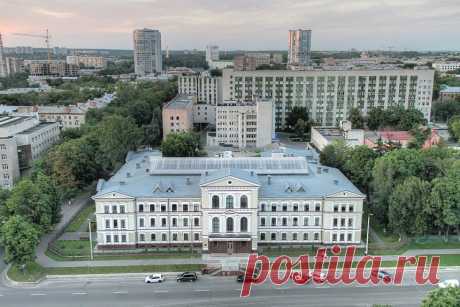 Им нужны только солдаты. В Харькове преподавателей медвуза забирают в ВСУ. А сам университет закрыли.