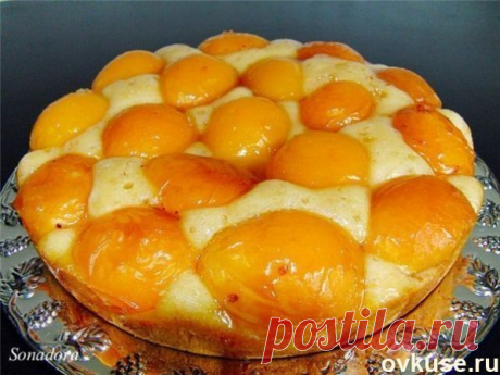 Медовый бисквитный пирог с абрикосами - Простые рецепты Овкусе.ру
