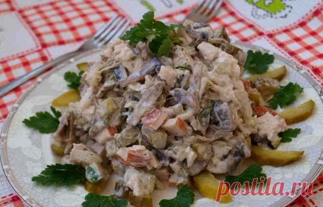 Салат с шампиньонами и курицей