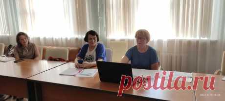 Что такое искусствоведческая экскурсия?

15 июня 2021г. в педагогической гостиной на базе ГБУ ДО РДООЦТКиЭ «серебряные экскурсоводы» представляли разработанные мини-экскурсии на литературную и искусствоведческую тематику.