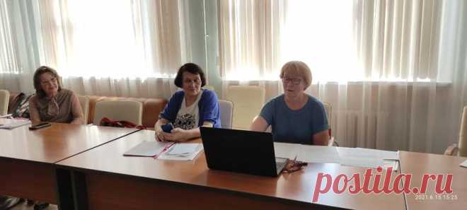 Что такое искусствоведческая экскурсия?

15 июня 2021г. в педагогической гостиной на базе ГБУ ДО РДООЦТКиЭ «серебряные экскурсоводы» представляли разработанные мини-экскурсии на литературную и искусствоведческую тематику.