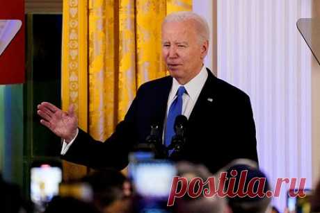 Байден прокомментировал принятие резолюции о расследовании по импичменту. Президент США Джо Байден заявил, что республиканцы, инициировавшие расследование в рамках процедуры импичмента против него, атакуют с помощью лжи. Расследование против него американский лидер назвал «безосновательным политическим трюком», на который теряют время законодатели.