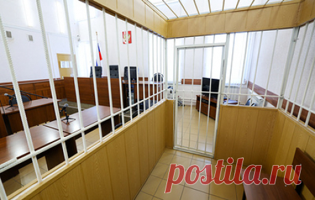 Суд приостановил процесс по делу о подготовке покушения на журналиста Соловьева. Как сообщили в пресс-службе Второго Западного окружного военного суда, подсудимым на три месяца продлили арест