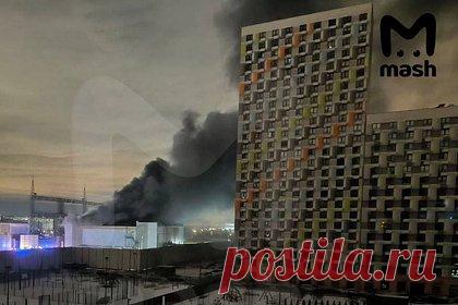 Десятки домов в Москве остались в мороз без света и тепла. Три района Москвы остались без электричества и отопления. По предварительной информации, ЧП произошло из-за пожара на подстанции на Высоковольтном проезде. Жители районов Бибирево, Алтуфьево и Отрадное сообщают об отсутствии в домах света и тепла. Потребителей переключают на резервную схему электроснабжения.