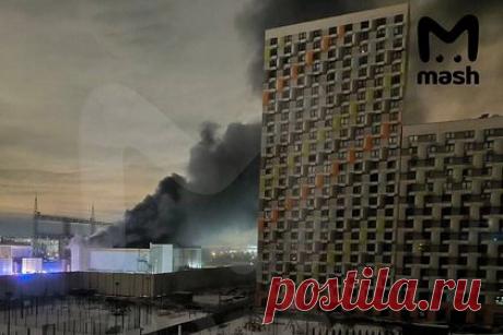 Десятки домов в Москве остались в мороз без света и тепла. Три района Москвы остались без электричества и отопления. По предварительной информации, ЧП произошло из-за пожара на подстанции на Высоковольтном проезде. Жители районов Бибирево, Алтуфьево и Отрадное сообщают об отсутствии в домах света и тепла. Потребителей переключают на резервную схему электроснабжения.