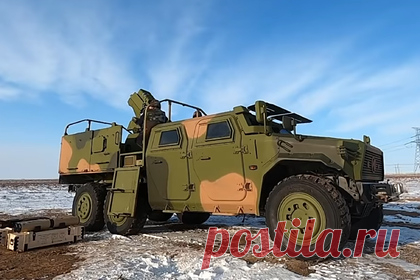 Китайский самоходный миномет показали на видео. В Китае показали самоходный миномет на видео. Артиллерийская установка калибра 120 миллиметров получила автомобильное шасси. Миномет может использовать корректируемые боеприпасы для точного поражения целей. Установка построена на базе автомобиля Dongfeng Mengshi CSK131.