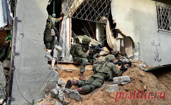 Haaretz узнала об опасениях Израиля по поводу обвинений в суде ООН. Израиль связан обязательствами перед Международным судом ООН и ратифицировал конвенцию о предупреждении геноцида, отмечает издание. Израильские власти начинают подготовку к рассмотрению жалобы, которую подала ЮАР