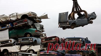 «Это постановление надо менять»: что известно о новых правилах уплаты утилизационного сбора. Генпрокуратура взяла на контроль ситуацию с изменением размера утилизационного сбора на ввозимые из-за границы автомобили. Тарифы для юридических лиц ещё в августе выросли более чем в 250 раз, чтобы исключить серые схемы и работу перекупщиков. 29 октября вступили в силу новые изменения, согласно которым физические лица были приравнены к юридическим и теперь должны платить утильсбор в размере чуть ли не…