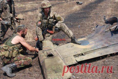 23.07.14. Фото от ополчения.
Фото с места крушения Су-25 ВСУ(украины)