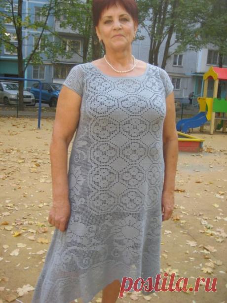 Платье филейной вязки.