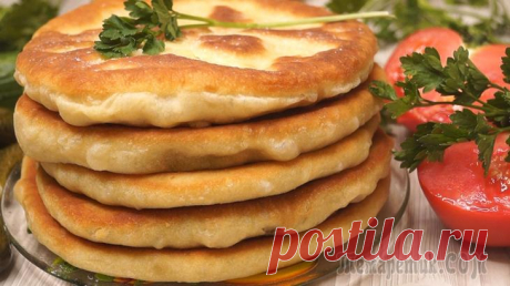 СуперСкоростные лепешки на кефире. Ну очень вкусные! Получаются мягкие, пушистые, ароматные и такие вкусные. Приготовление совсем занимает мало времени. Начинку можно брать любую на Ваш вкус или жарить без начинки. У меня сегодня простая начинка напомин...