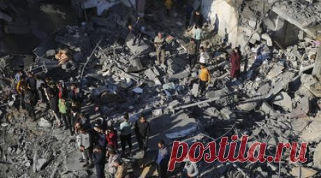 «Молчать об этом просто нельзя»: какие последствия может повлечь иск ЮАР к Израилю по делу о геноциде палестинцев. ЮАР подала иск в Международный суд ООН с обвинением Израиля в геноциде палестинского народа, говорится в пресс-релизе судебной инстанции. В исковом заявлении ЮАР подчёркивается, что от действий ЦАХАЛ уже погибли более 21,1 тыс. палестинцев, в том числе не менее 7729 детей. Ещё 7,8 тыс. человек числятся пропавшими без вести, свыше 55,2 тыс. получили ранения. По данным Претории,…