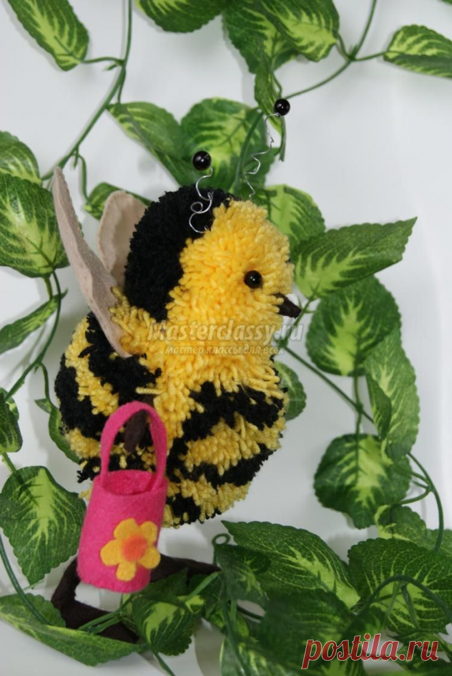 Поделки из помпонов. Пчела. Мастер-класс с пошаговыми фото