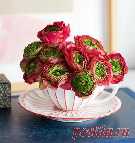 Использование посуды в качестве ваз.