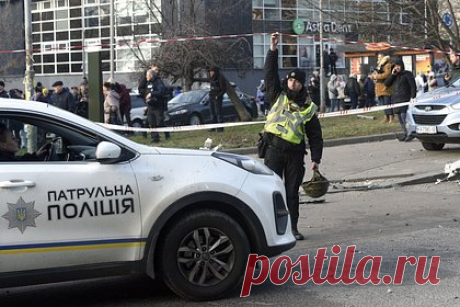 Полиция удерживала украинца за хранение советских открыток. Украинская полиция удерживала в Одессе человека, имевшего при себе поздравительные открытки советского периода, об этом сообщила Патрульная полиция Одесской области. Как отметили в ведомстве, за это ему грозило преследование по статье о запрете коммунистической символики.